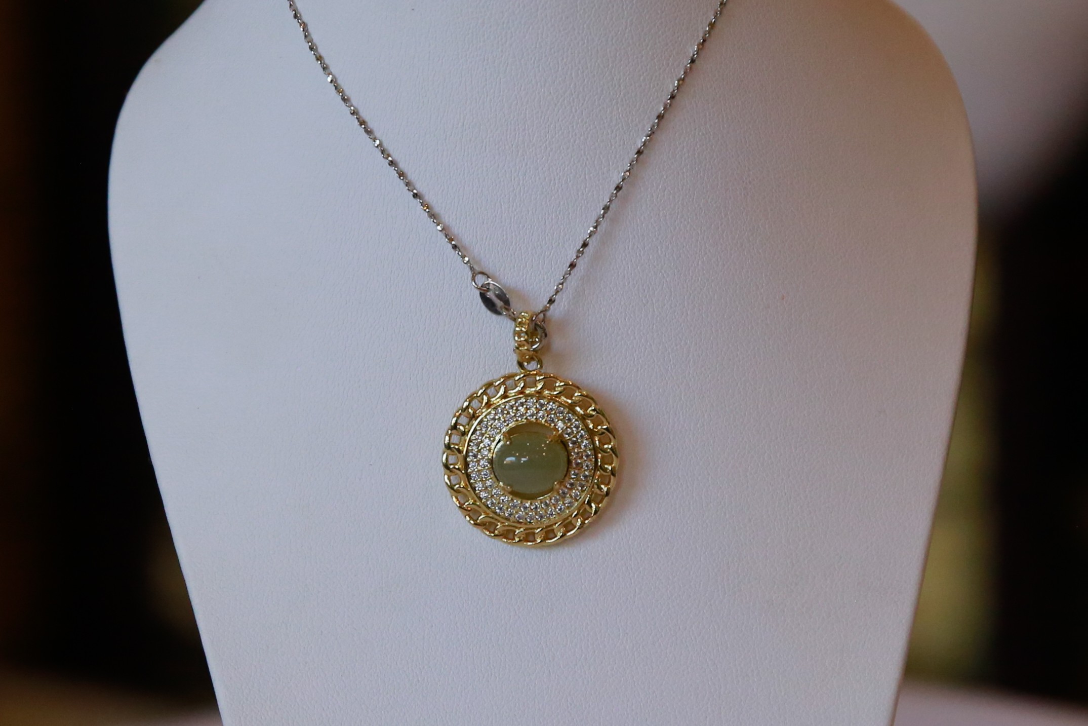 Jade Round Centre