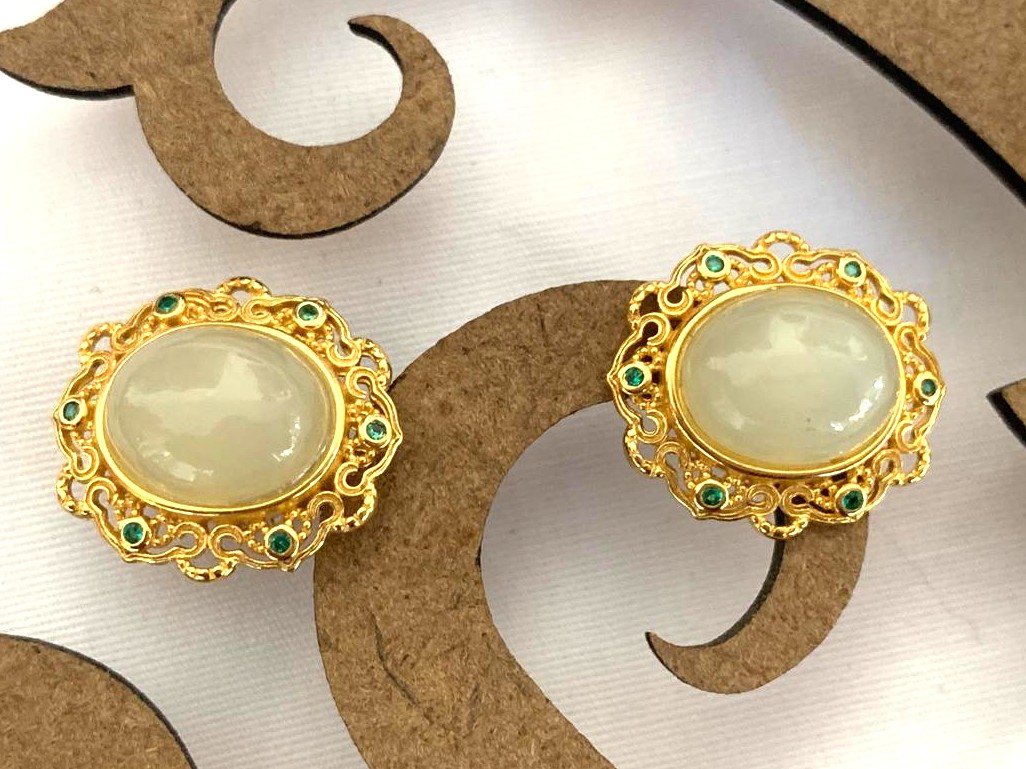 Light Jade Round Stud