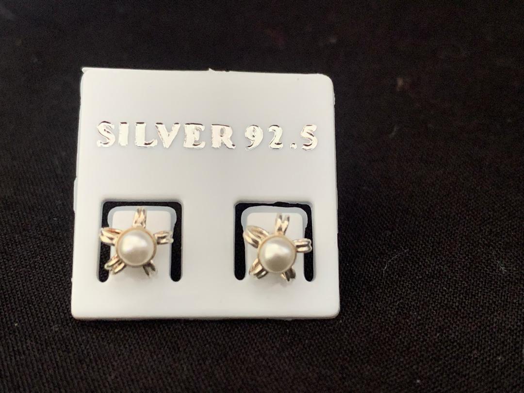 Pearl Silver Stud